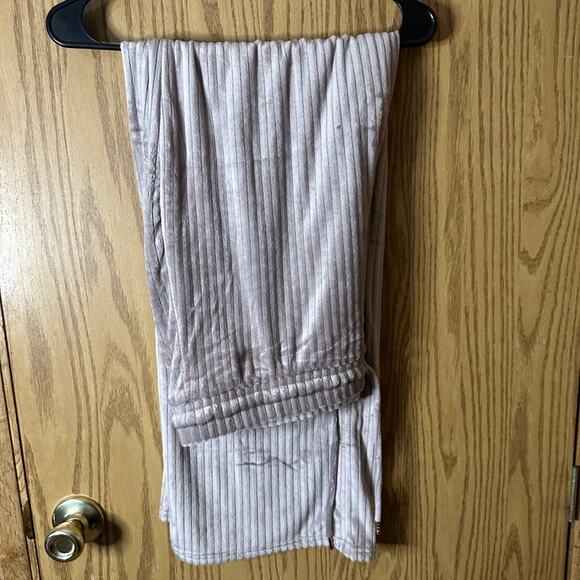 Ribbed Plush Long Sleeve Set *NWT* - Picture 6 of 7